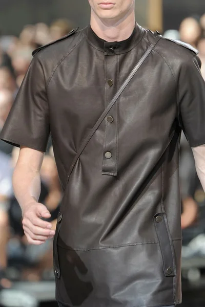 Look 3